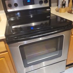 Whirlpool Electric Cooker. In Perfect Condition. Runs Good.