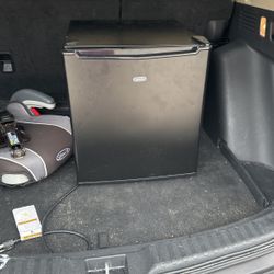 Mini Fridge 
