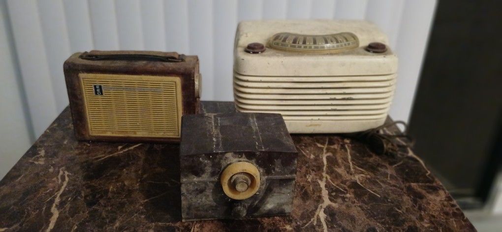 Antique Radios (3)