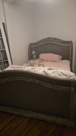 Vintage Style Queen Size Sleigh Bed w/ Ornate Scrollwork - Solid Wood