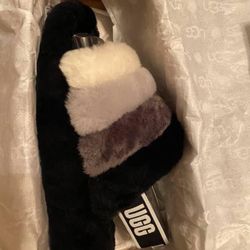 UGG SLIPPERS