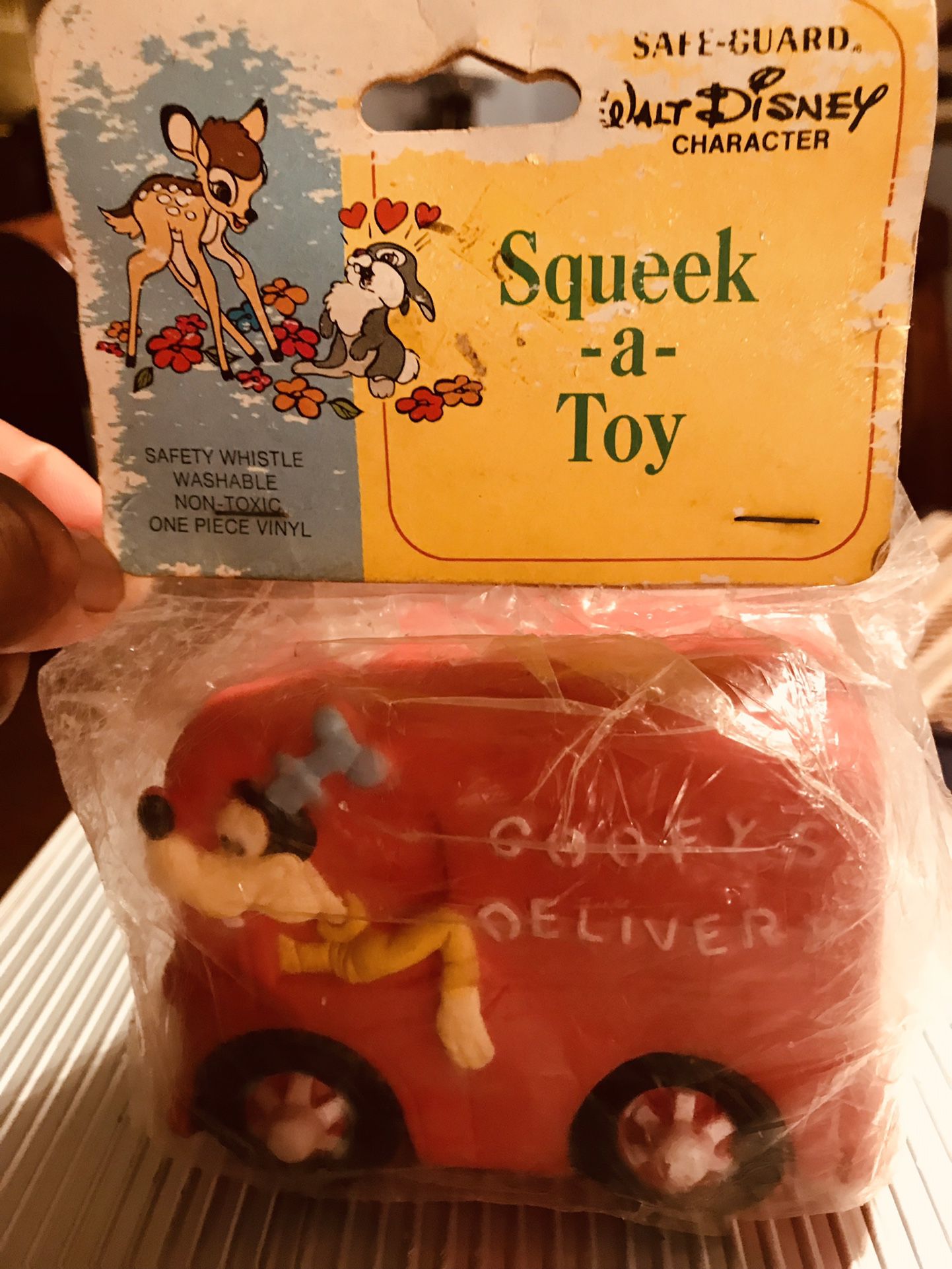 Vintage 1960’s🤔 Walt Disney Squeek -a- Toy By Danara Goofy’s Delivery (package Is Jacked Up)