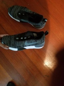 Nike sneakers size 6.5 in boys