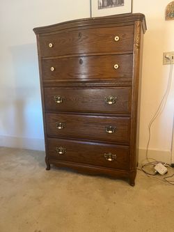 Beautiful Vintage Wood Dresser – 5 Drawers – $250 OBO
