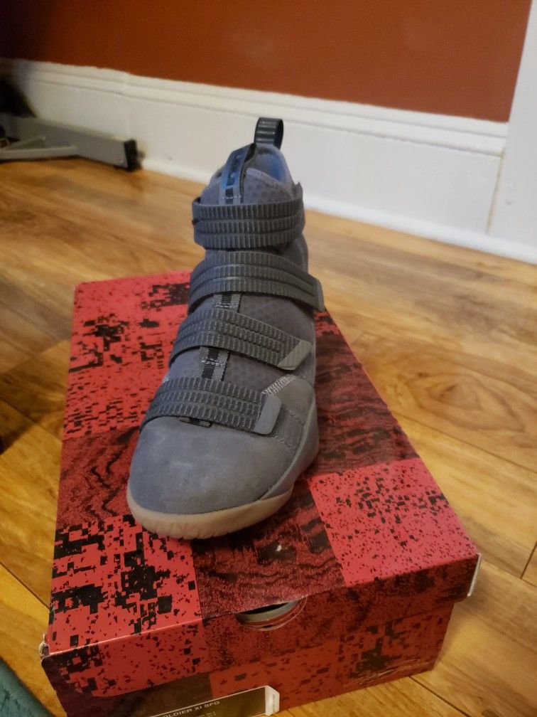 LEBRON SOLDIER XI SFG