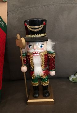 9” nut cracker