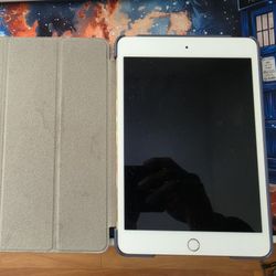 IPad Mini 4 | 128GB • Mint Condition 