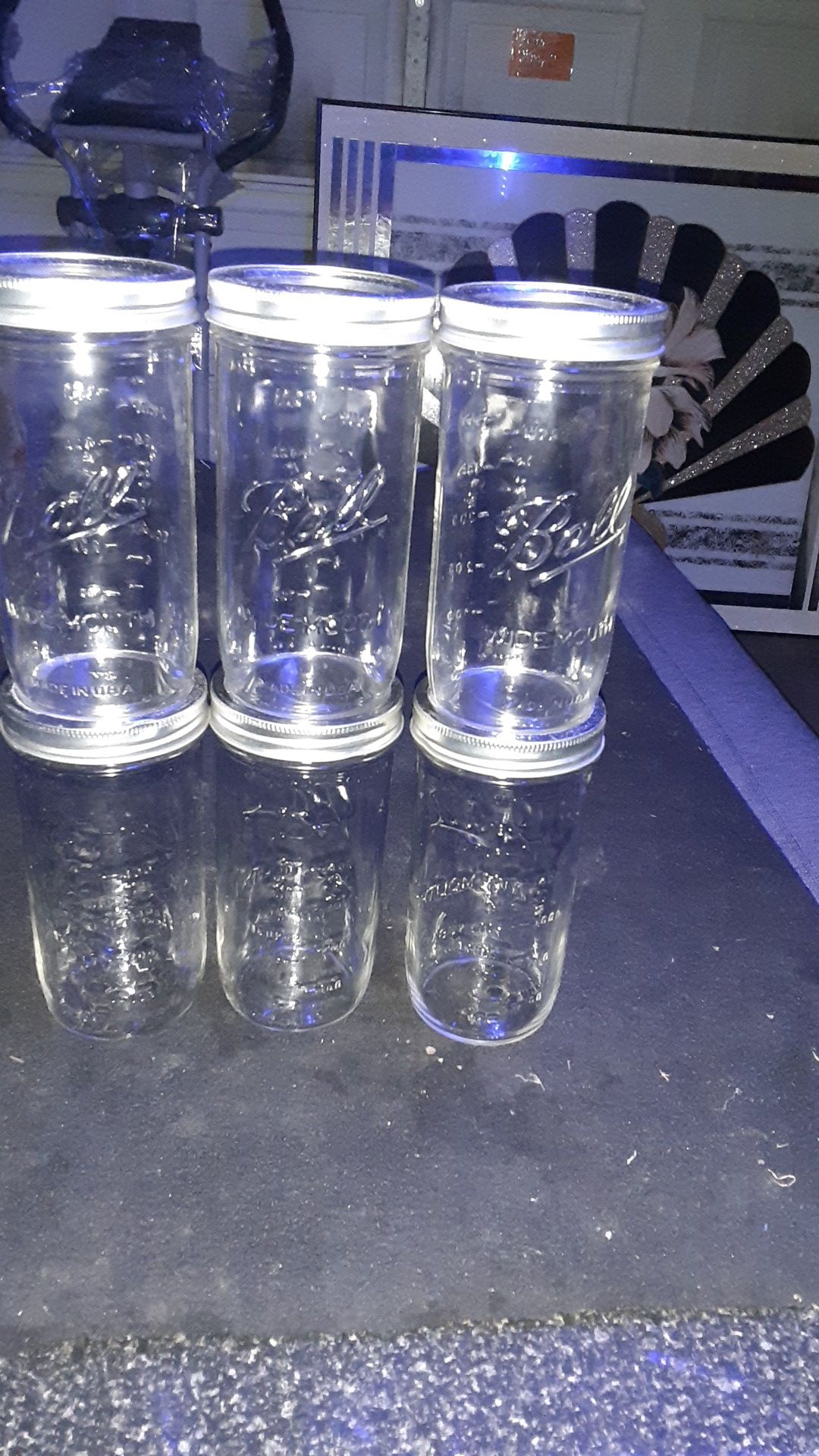 Son 6 frascos de vidrio para que guardes tus condimentos en buen estado