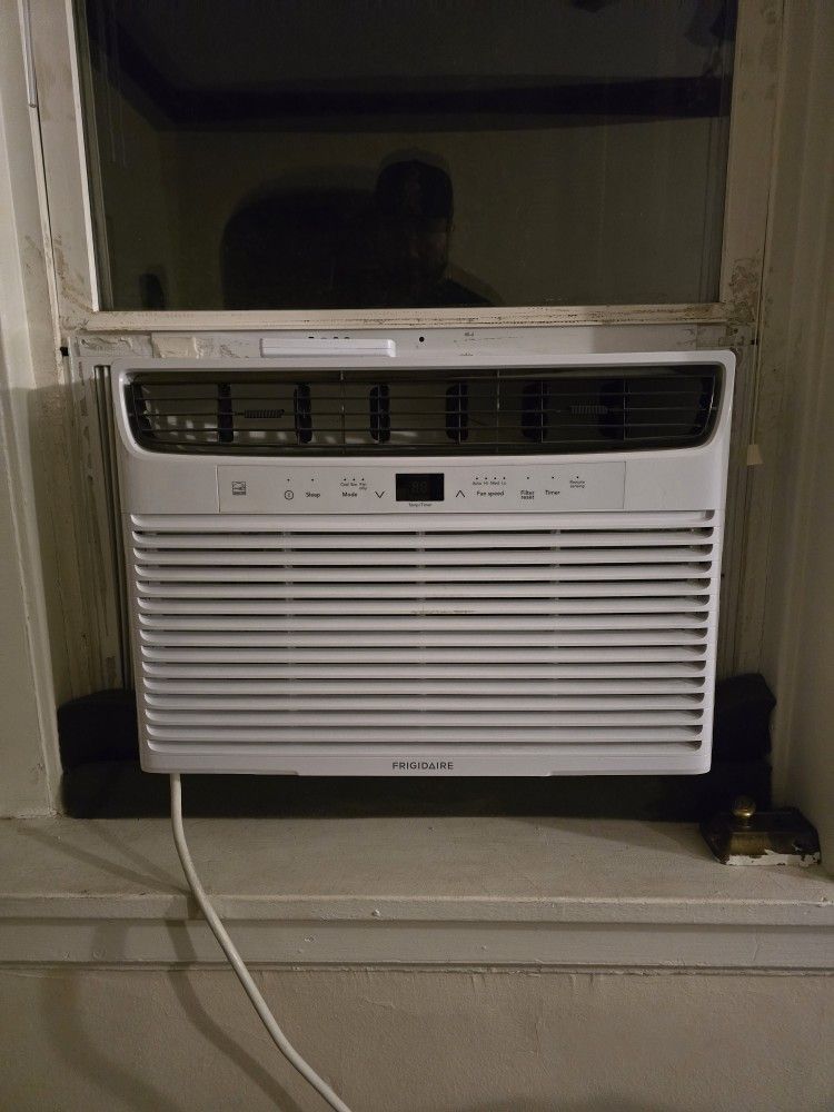 Frigidaire 10,000 BTU Window AC Unit W/ Remote Auto Sense