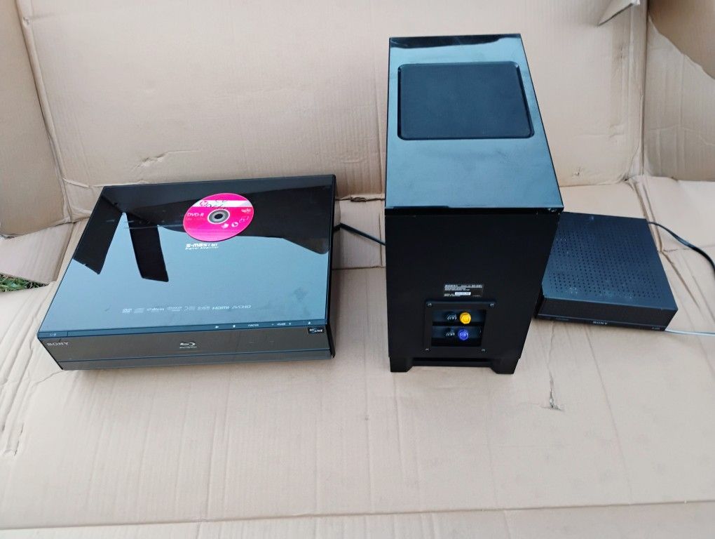 Sony Blu-ray Disc Home Theater System 5.1-ch Wireless Rear Speakers HDMI 1080p