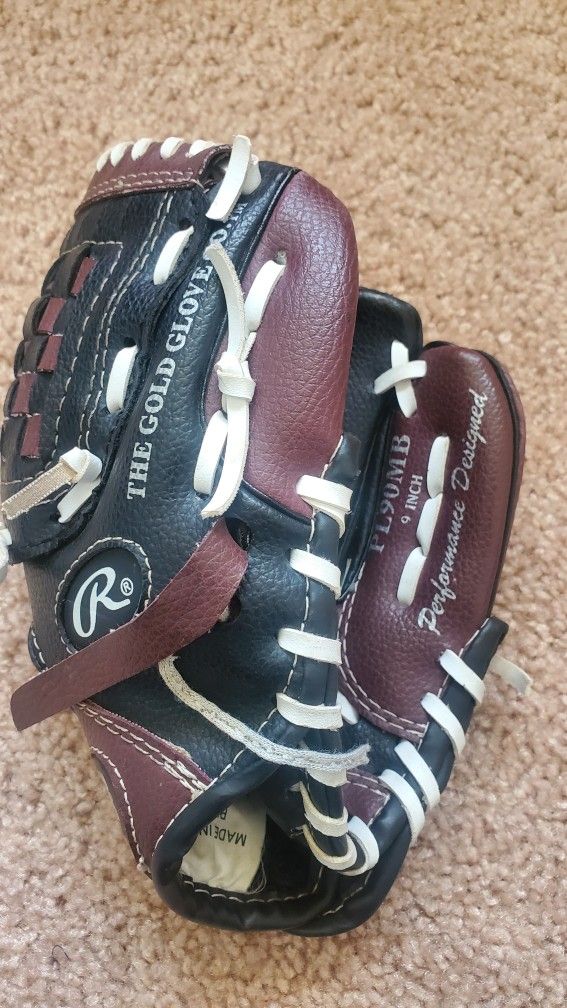 Rawlings Baseball Glove (Kids)