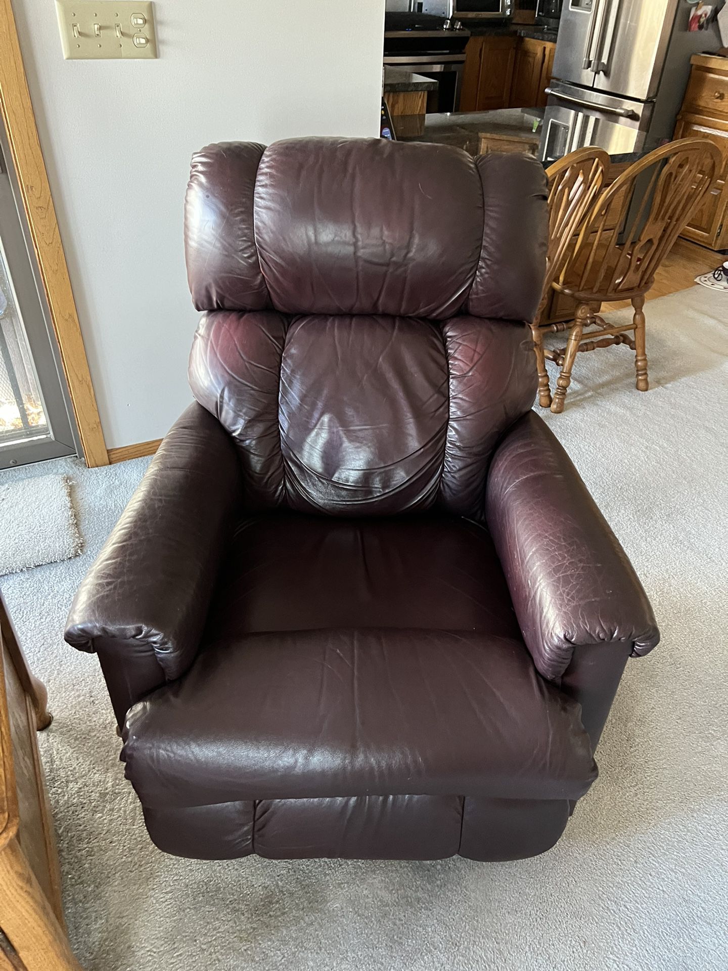 Recliners  Both In Excellent Condition  Leather  I am  moving  Reducing  Price 200$ for Both Original  Price Was 4000$  we bought 