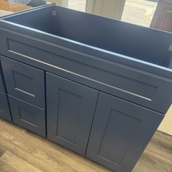 Bathroom Vanity 36” Wood Cabinet Soft Close Drawers . 