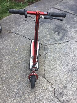 Scooter Izip-150 works comes with charger