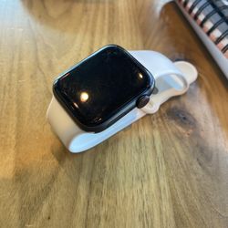 Apple Watch SE 44mm — Good Condition