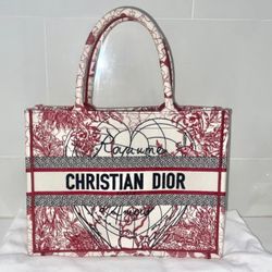  Medium Tote Bag