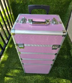 Beautiful pink rolling case for makeup artists, manicurists, etc. ‼️‼️ONLY PICK UP‼️‼️