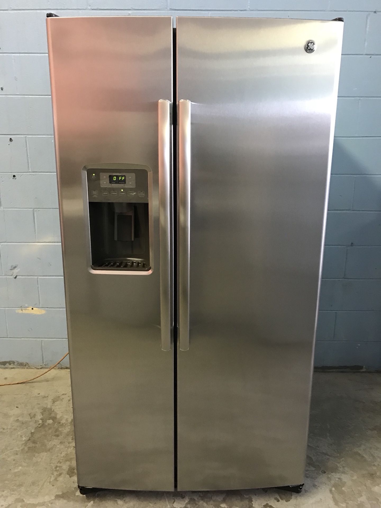 Scratch & Dent Brand New GE 25 Cu Ft Stainless Steel Refrigerator