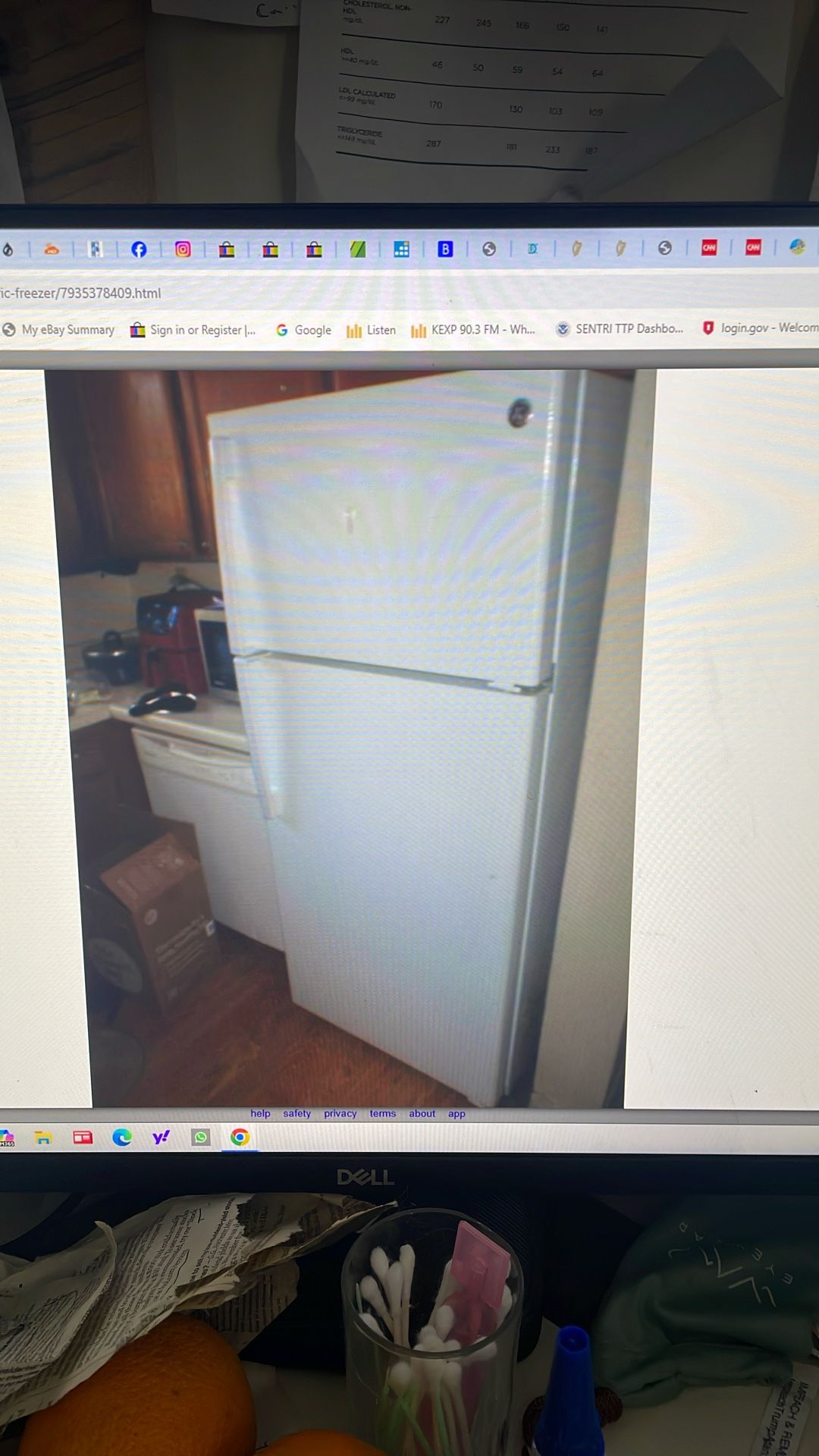 GE GENERAL ELECTRIC TOP FREEZER BOTTOM REFRIGERATOR 28”W 67”H 30”D Apartment Size