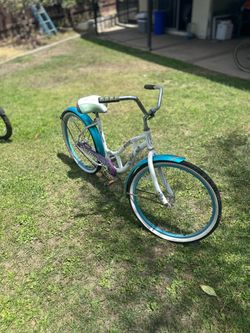 Schwinn Girls Cruiser Bike