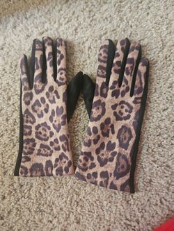 Leopard gloves