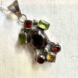 Silver Peridot And Garnet Pendant Necklace 