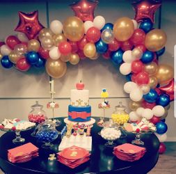 Arch from balloons