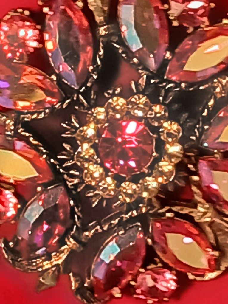 Vintage WEISS MULTICOLOR PINK RHINESTONES BROUCH WITH GOLD TONES