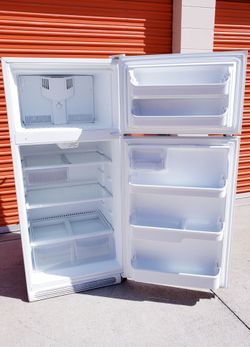 Refrigerator Top Freezer Apartment Whirlpool 18 CuFt Super Clean Works Perfectly Free Delivery
