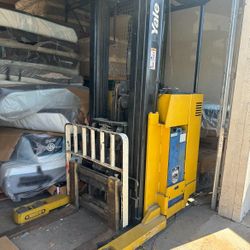 Standing Forklift WORKS NEEDS NEW BATTERY 