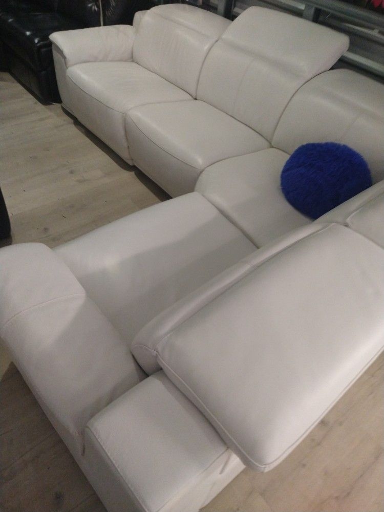 SECTIONAL GENUINE LEATHER RECLINER ELECTRIC WHITE https://offerup.com/redirect/?o=Q09MT1IuREVMSVZFUlk= SERVICE AVAILABLE πβ
π₯