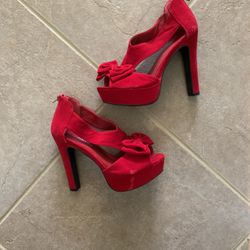 Womens Size 9 Red Pumps