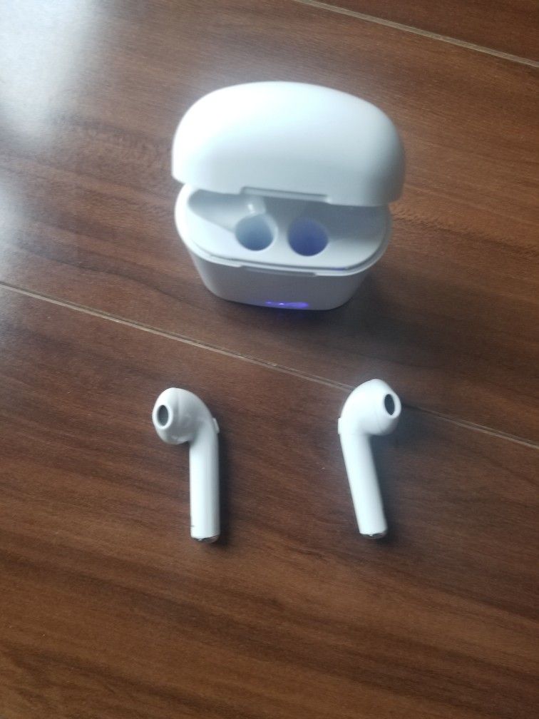 White Bluetooth Earbuds