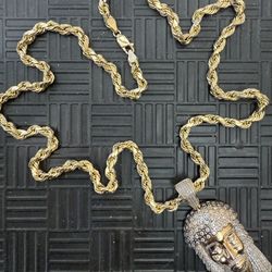 Gold Chain With Diamond Pendant 