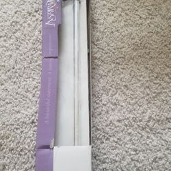 Brand new inspiration by moen 24" towel bar chrome/white