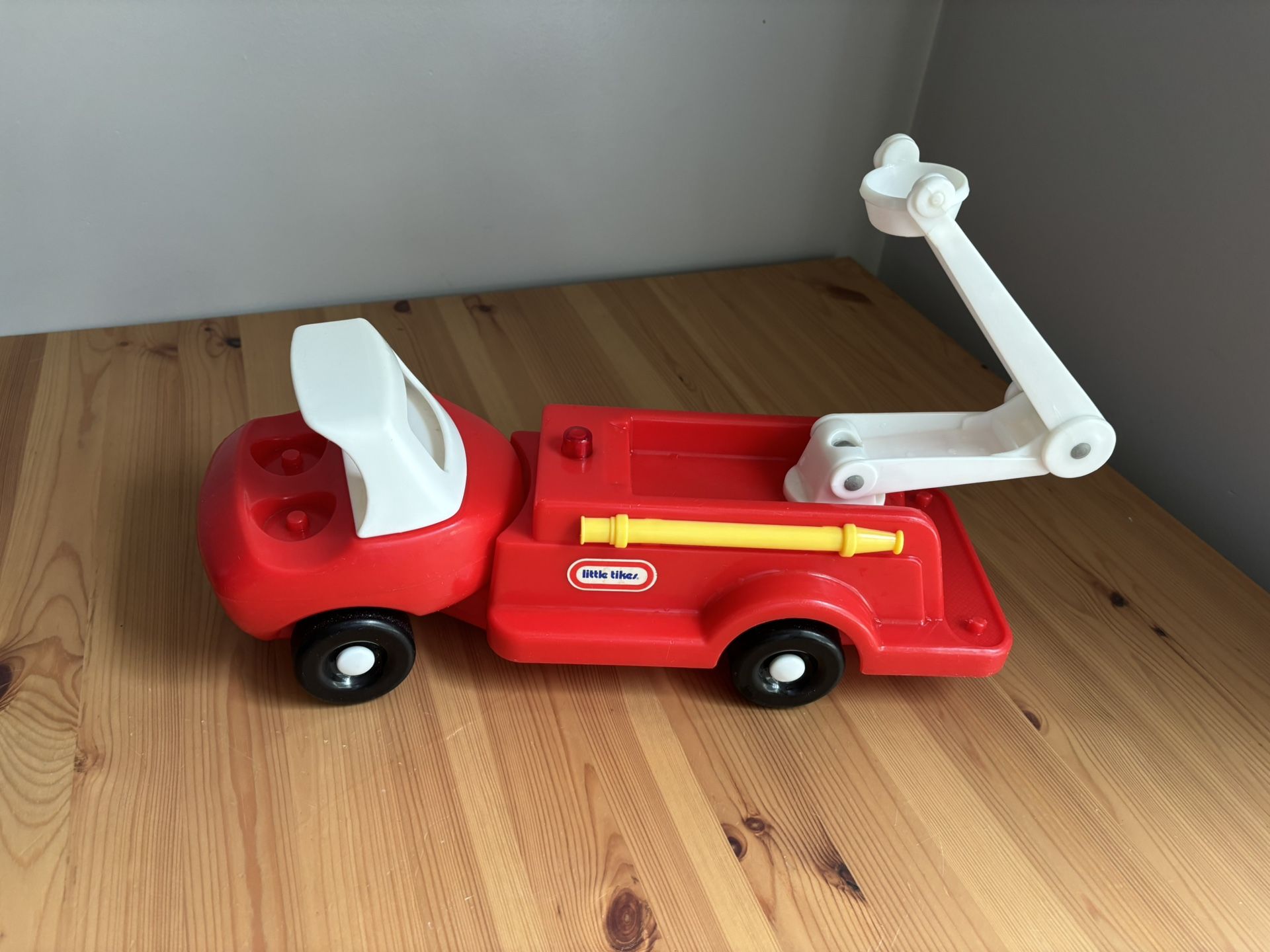 Vintage 1980s/90s Little Tikes Fire Truck Toddle Tots Fire Engine with Ladder