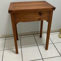 GRATIS/. MUEBLE PARA MÁQUINA DE COSER
