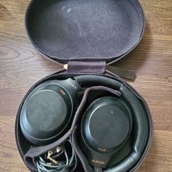 Sony XM4 Headphones 
