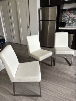 Set of 3 white chair