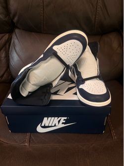 Air Jordan 1s Midnight Navy// 7.5