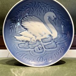 Vintage 1976 Bing & Grondahl B&G Mother's Day / Mors Dag Plate Denmark - Swans