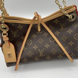 Women's Louis Vuitton Shoulder Bag