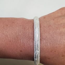 925 Sterling Silver Glimmer Infused Hinged Light Weight Bracelet Egyptian Design