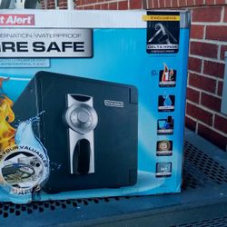  80 Pound COMBINATION SAFE Fire And Waterproof ( Big Deal ) 