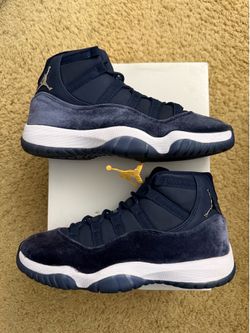 Size 10.5W / 9 men’s (Pre owned, comes with original box) - Air Jordan 11 retro midnight navy velvet