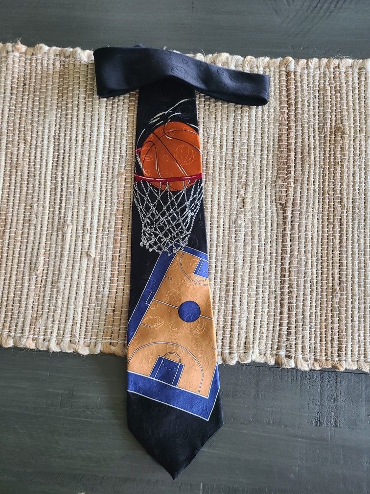 Spencer & Lowe 100% Silk Basketball Design Men's Necktie