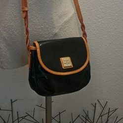 DOONEY & BOURKE Vintage Patent Leather Cross Body Bag,New Condition$45 Black With Adjustable  Shoulder Strap.Authentic.
