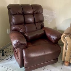 Great Leather Recliner In Good Condition 