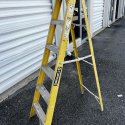 Cuprum 6th 250lb Rating Heavy Duty Industrial Non-Conductive Fiberglass Fold Ladder! Good condition!  