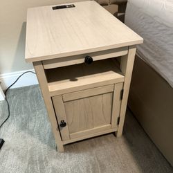 2 Matching End Tables/Nightstands- Light Colored Wood 